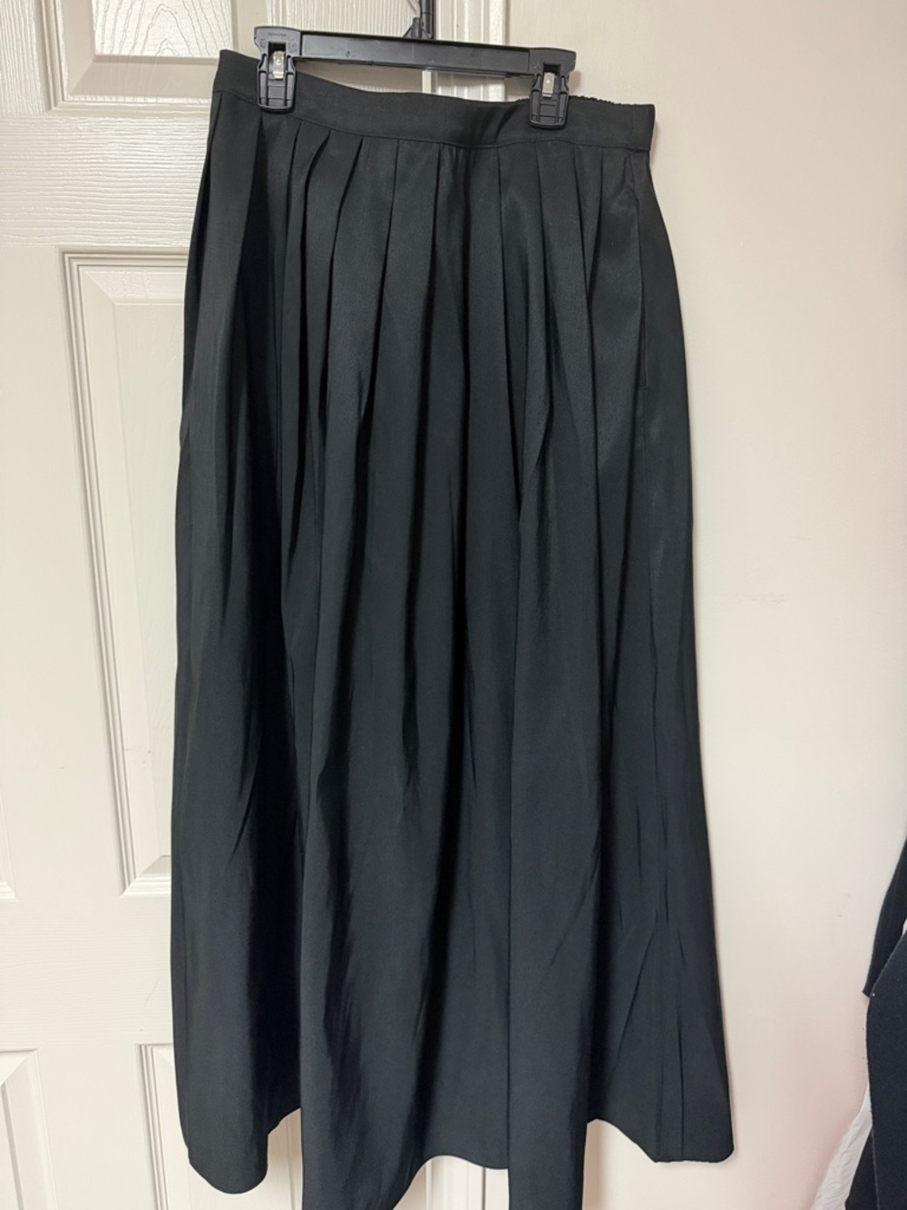 Black Pleated Maxi Skirt - Womens - Picture 4 of 4
